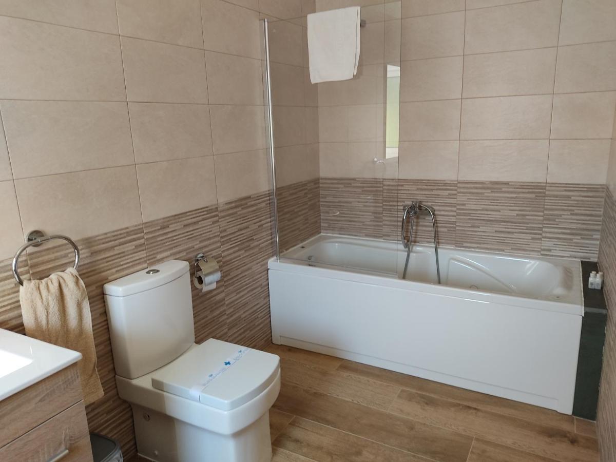 Hotel Donas E Cabaleiros Boqueixon Zewnętrze zdjęcie